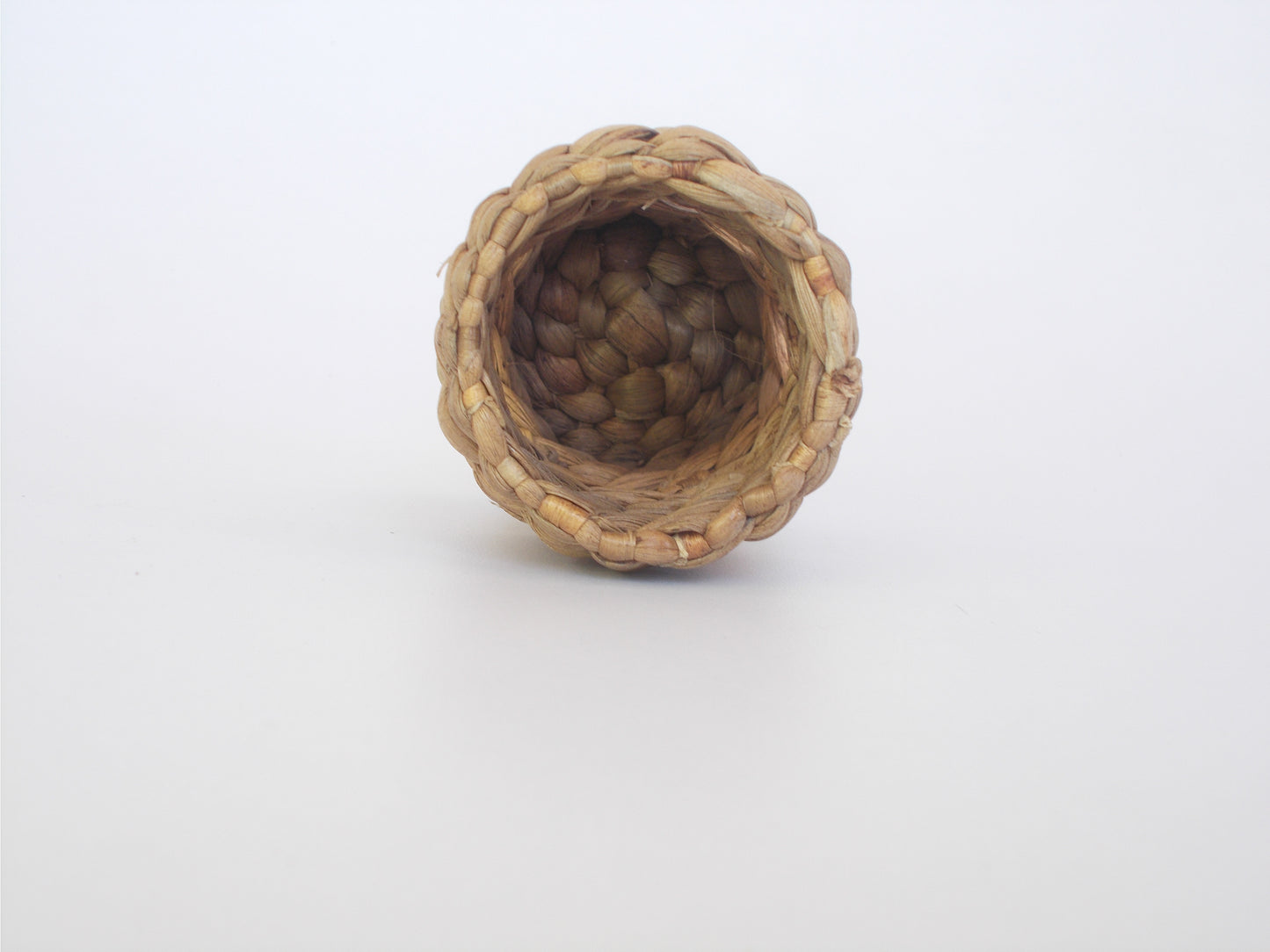 Round Water Hyacinth Pen Stand