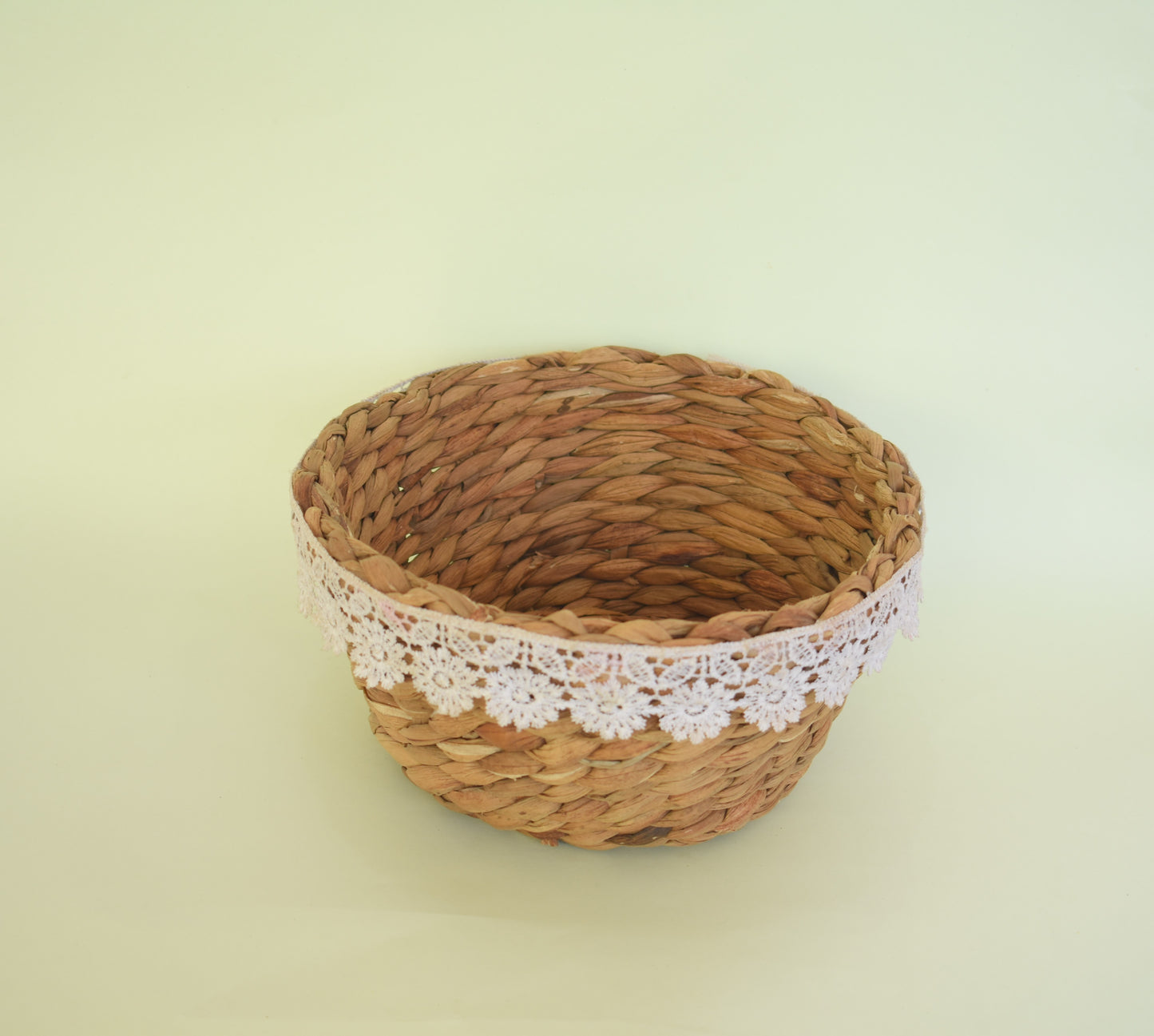Water Hyacinth Basket | Round | With Lace